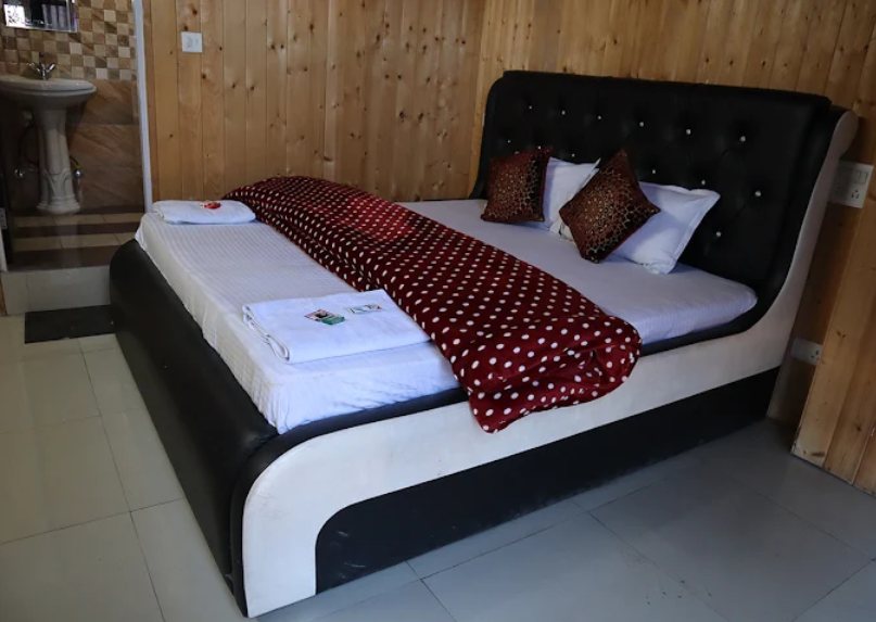 1 x DELUXE ROOM